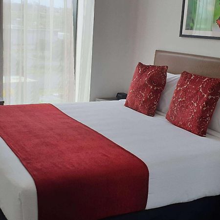 Ramada Suites By Wyndham Auckland Manukau Pacfic Centre Экстерьер фото