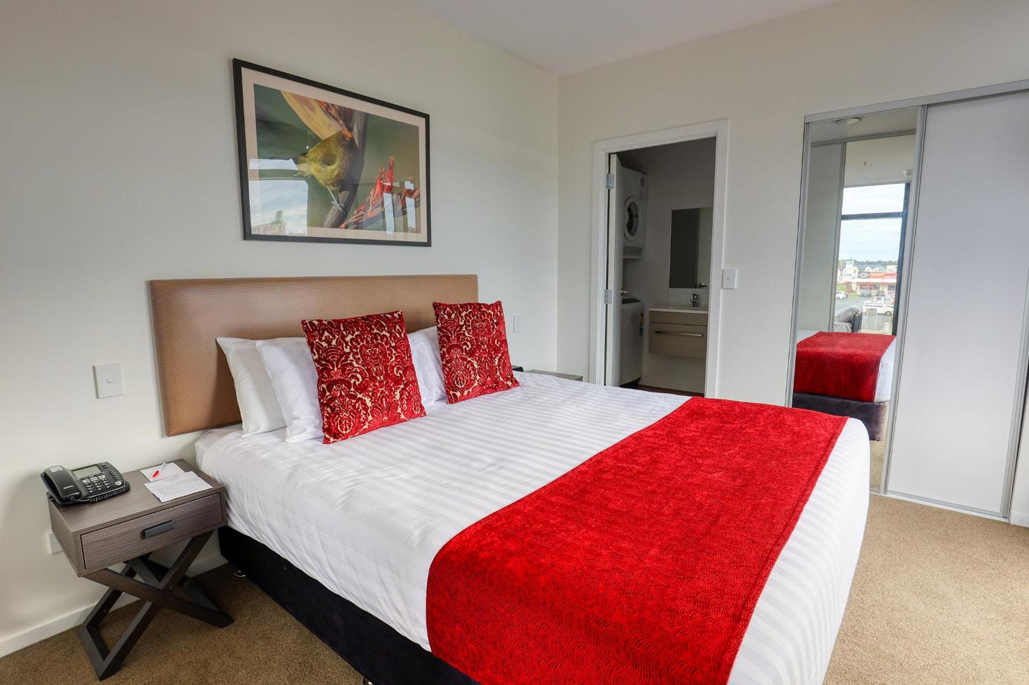 Ramada Suites By Wyndham Auckland Manukau Pacfic Centre Экстерьер фото