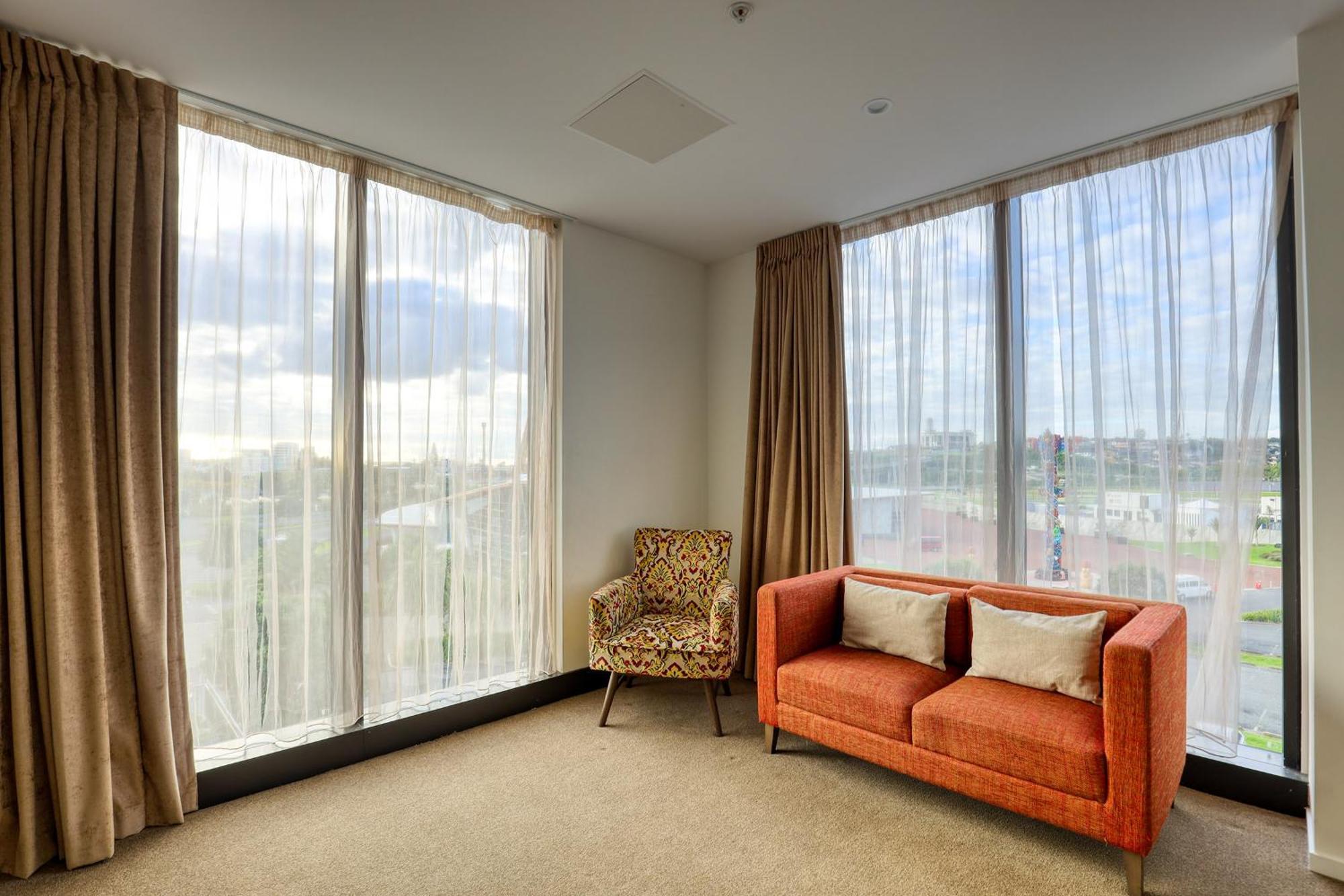 Ramada Suites By Wyndham Auckland Manukau Pacfic Centre Экстерьер фото