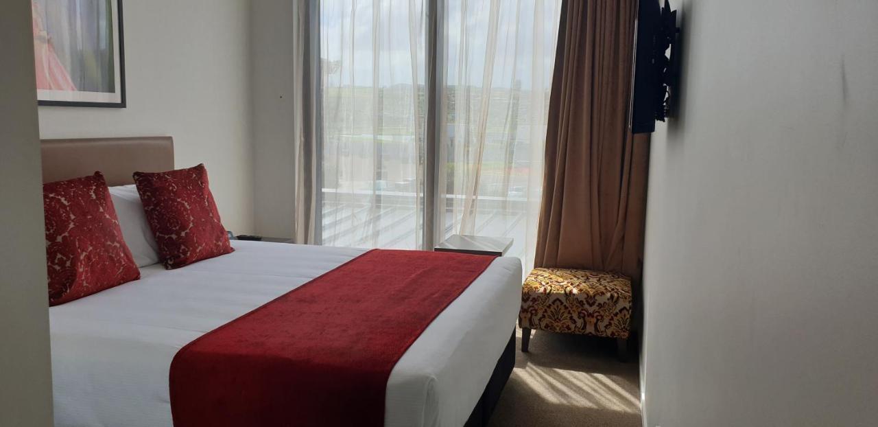 Ramada Suites By Wyndham Auckland Manukau Pacfic Centre Экстерьер фото